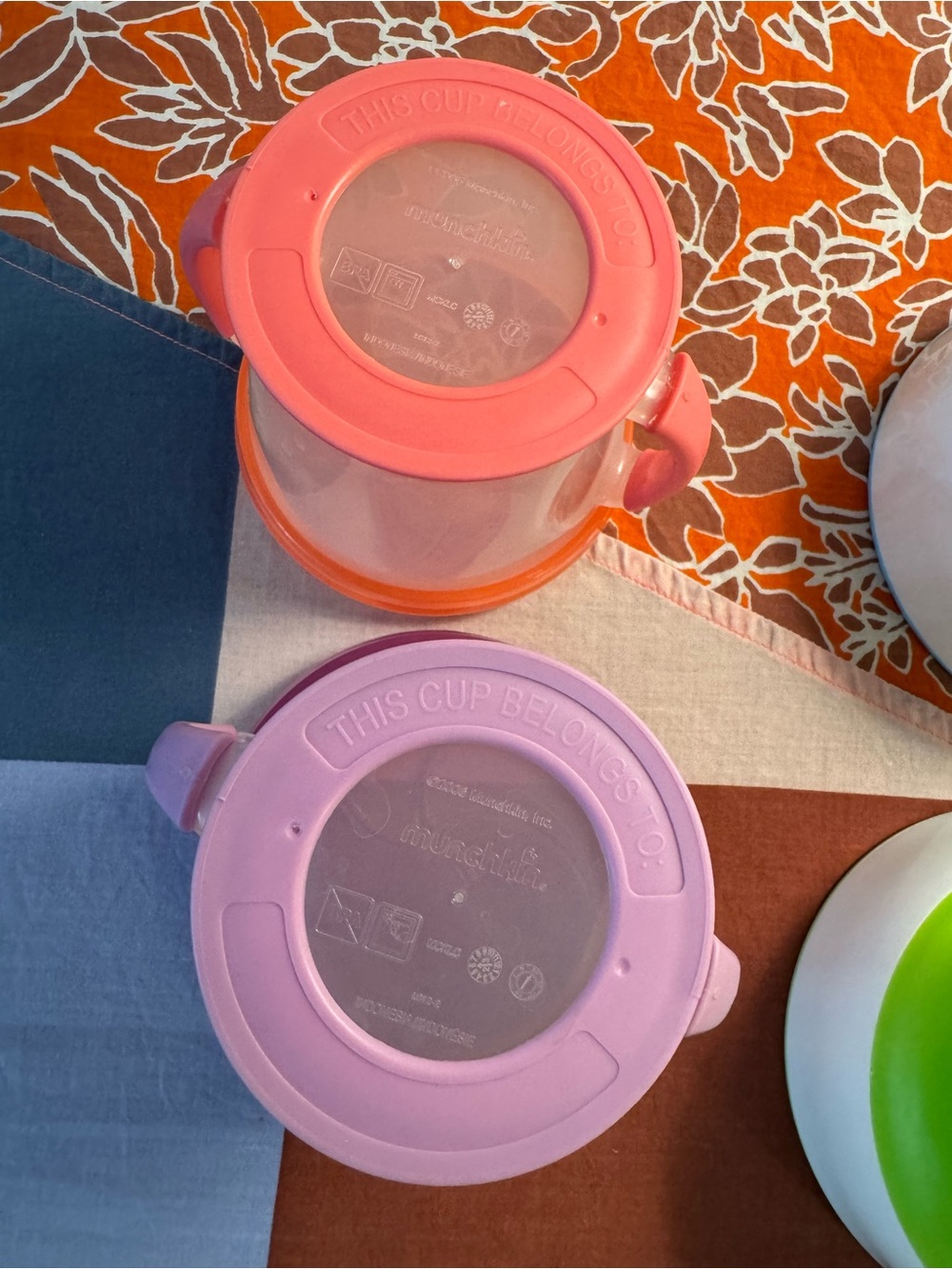 3 Munchkin Stay Put Suction Bowls & 2 Munchkin snack catcher containers - Picture 6 of 13